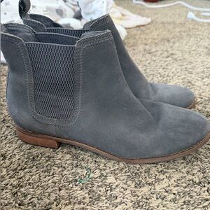TOMS Ella Chelsea Gray Suede Ankle Boots - size 9.5